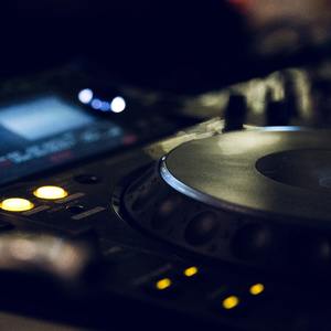 今晚寡妇让你弄个够
